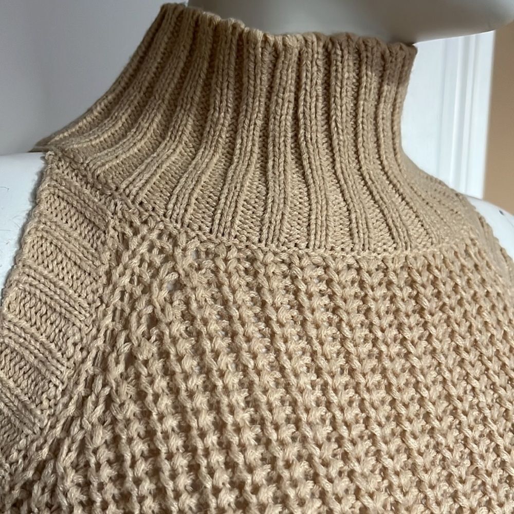 Cold shoulder Sweater/Size L - Picture 6 of 6
